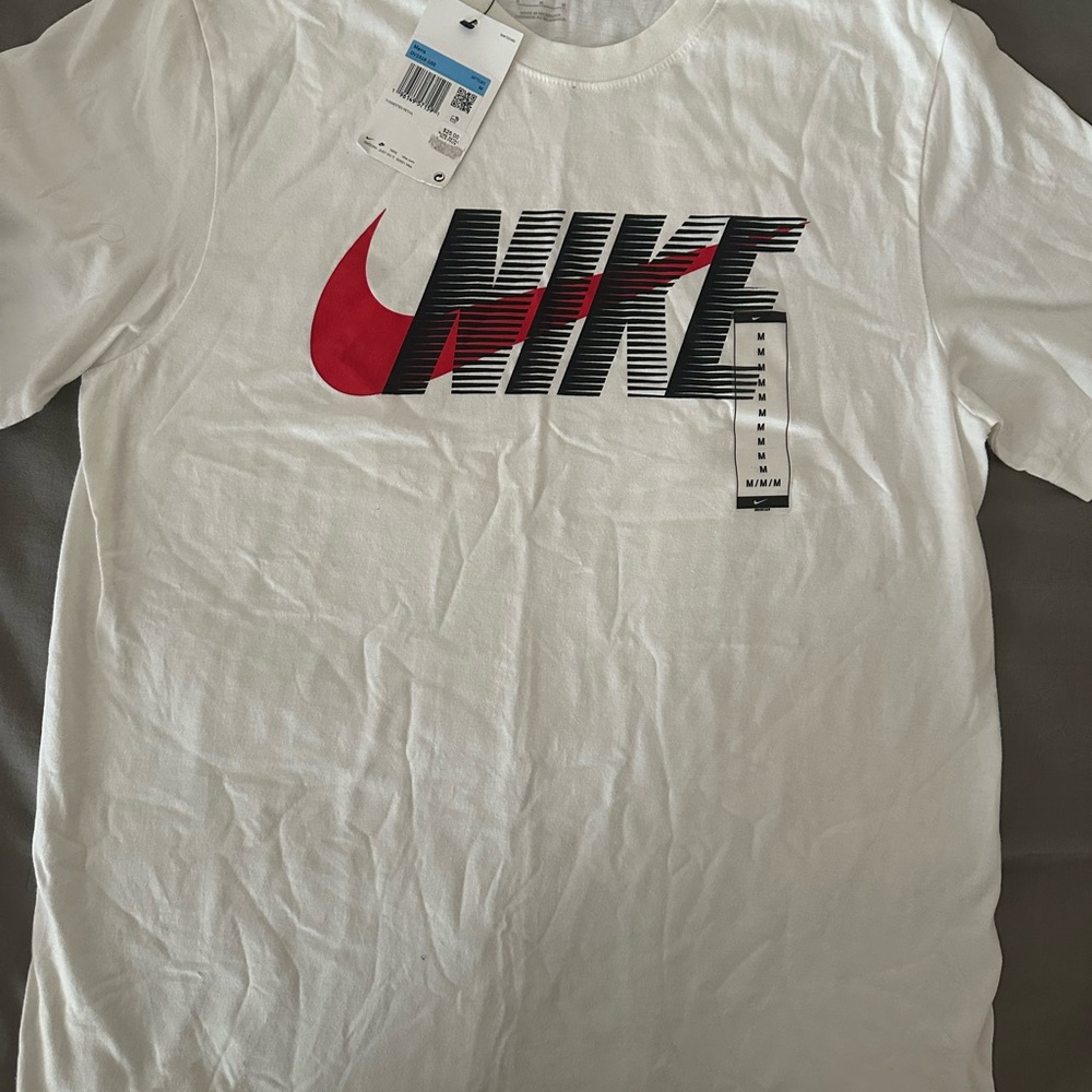 Nike White and Red Short Sleeve Tee